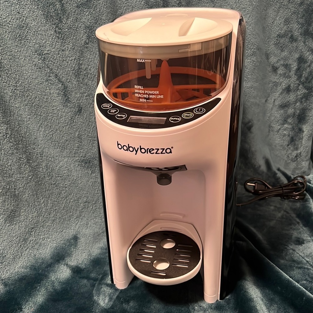 Baby Brezza Formula Pro Formula and water dispenser